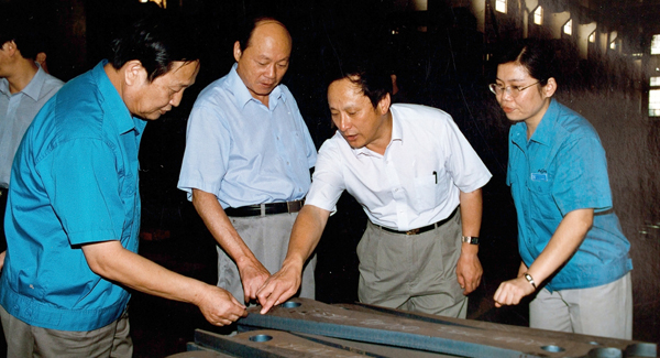 新一屆領(lǐng)導(dǎo)班子上任，掀開徐工變革發(fā)展新篇章