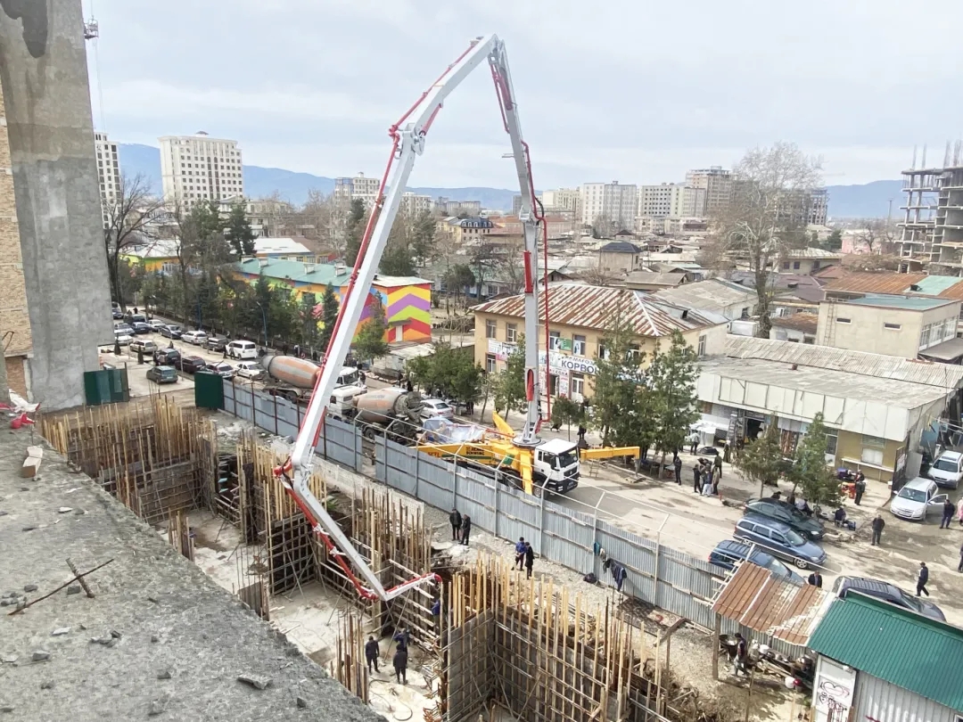 筑夢(mèng)“藍(lán)?！?！徐工泵車“圈粉”中亞！