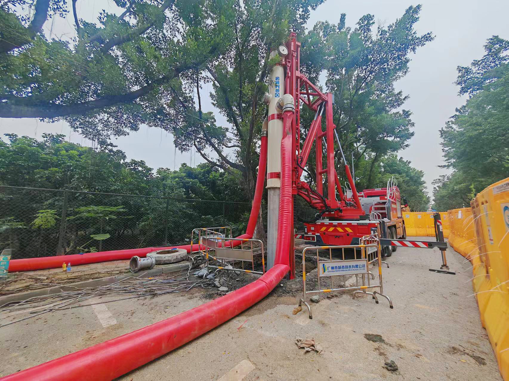 披星戴月！徐工排澇車被廣州點贊！