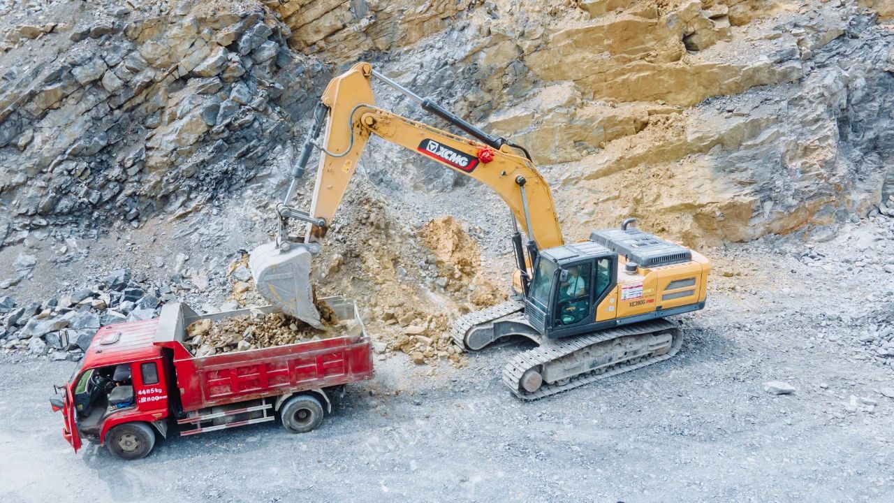 徐工XE380G PRO：掘金王者，超能裝