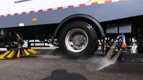 全力以“復(fù)”洗城清淤，徐工在行動(dòng)！