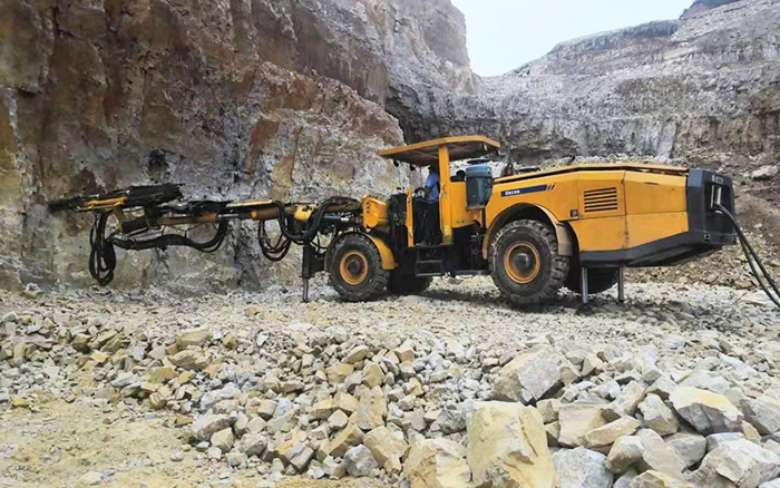 “化水為電”，徐工鑿巖臺(tái)車提速水電站擴(kuò)機(jī)工程