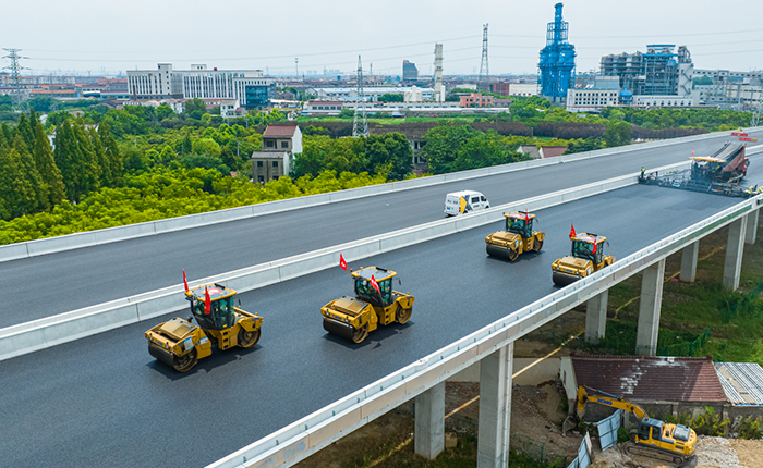揭秘！常泰長江大橋如何實(shí)現(xiàn)超寬橋面“一鍵鋪平”？