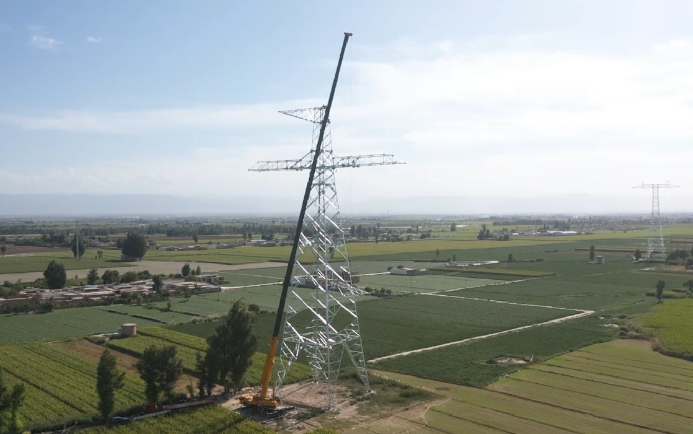 XCA200G8-1助力“哈重線”鐵塔吊裝！