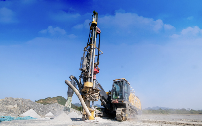 露天礦山，礦主們愛(ài)用徐工潛孔鉆！