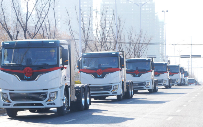 百臺齊發(fā)，千臺簽約！徐工新能源牽引車奔赴浙江