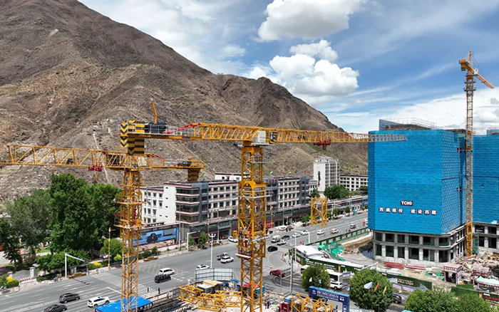 海拔4500米！ 徐工XGT600A-25S 奮戰(zhàn)“日光之城”