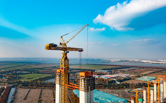 最重522噸！徐工超大塔助力張靖皋長江大橋沖刺六項“世界之最”