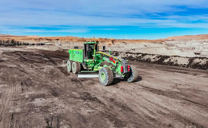 全國首臺(tái)！礦用大功率純電動(dòng)平地機(jī)震撼登場(chǎng)！