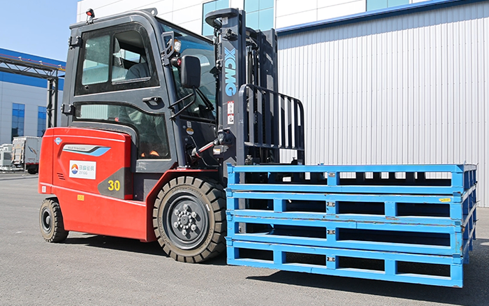  徐工新能源叉車助力華北變壓器設備制造廠高效運轉