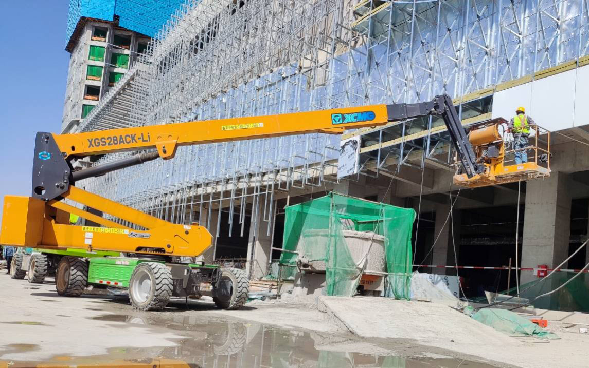 徐工高空利器，為河北邢臺(tái)某新能源廠房建設(shè) “加速”