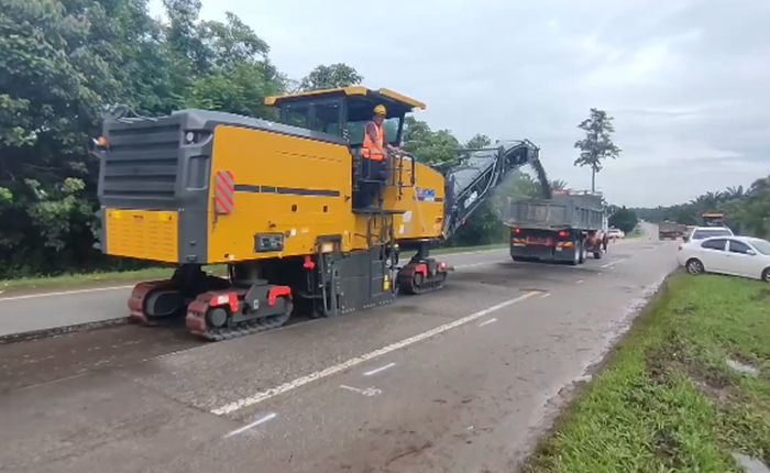 徐工成套道路機(jī)械油面施工，這次在馬來西亞！