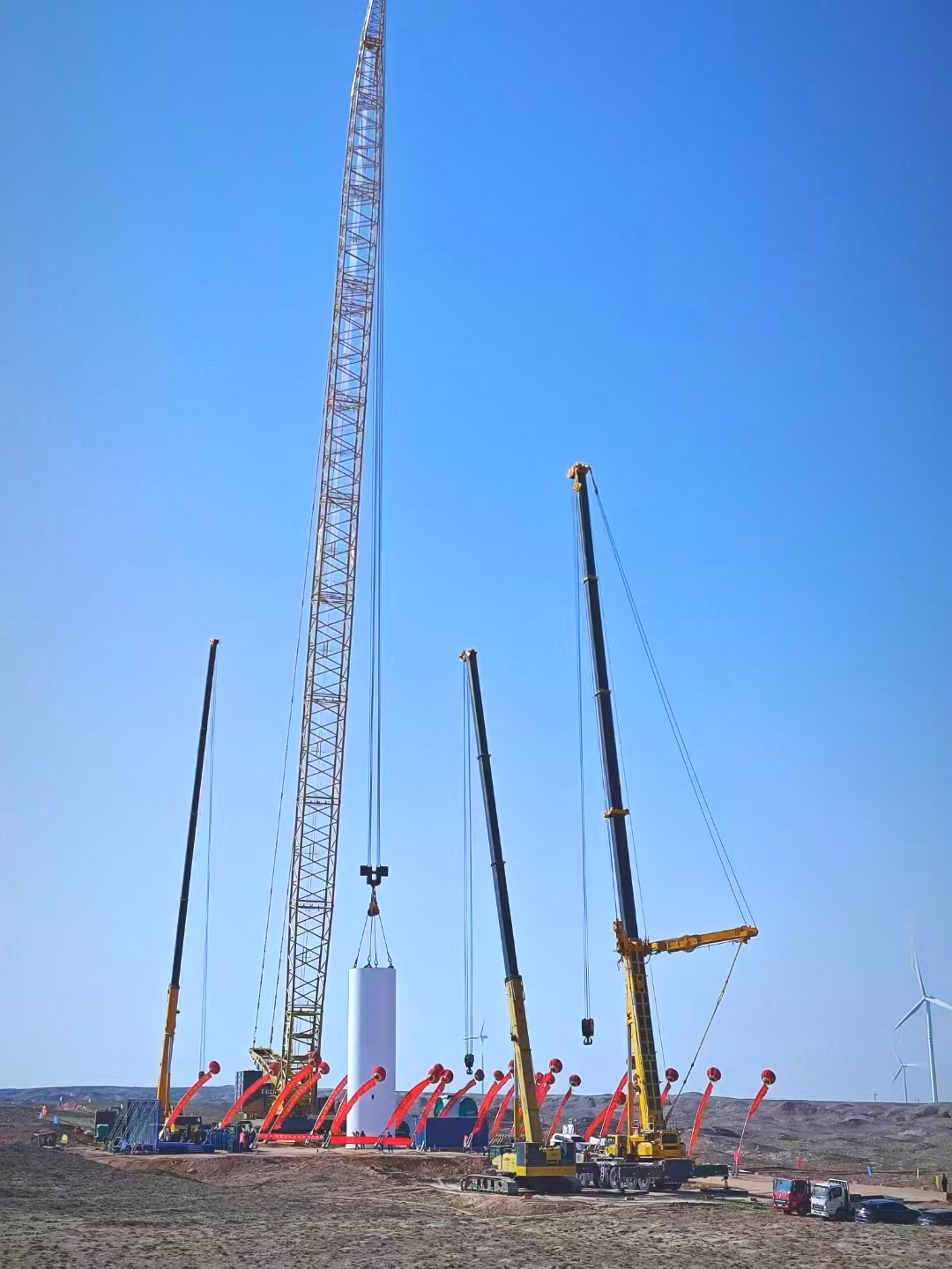 “舉重若輕”零偏差！徐工履帶起重機(jī)上演“施工大片”