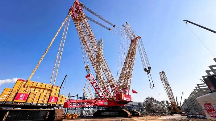 全球首臺(tái)問世的4000噸履帶式起重機(jī)，再創(chuàng)國內(nèi)吊裝新紀(jì)錄！