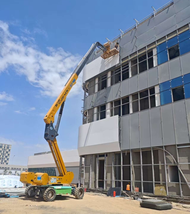 智穩(wěn)高效！徐工XGS22ACK-Li，蘭州機場上的綠色高效引擎