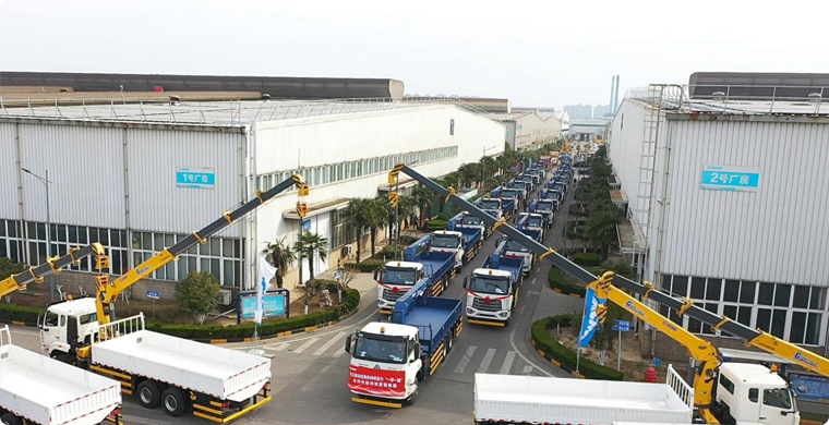 2025年，徐工隨車(chē)起重機(jī)再度開(kāi)拔“一帶一路”，助力當(dāng)?shù)亟ㄔO(shè)。