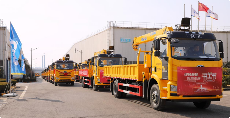 2025年，徐工&解放“整車(chē)一體化”隨車(chē)起重機(jī)批量發(fā)車(chē)，閃耀開(kāi)門(mén)紅！
