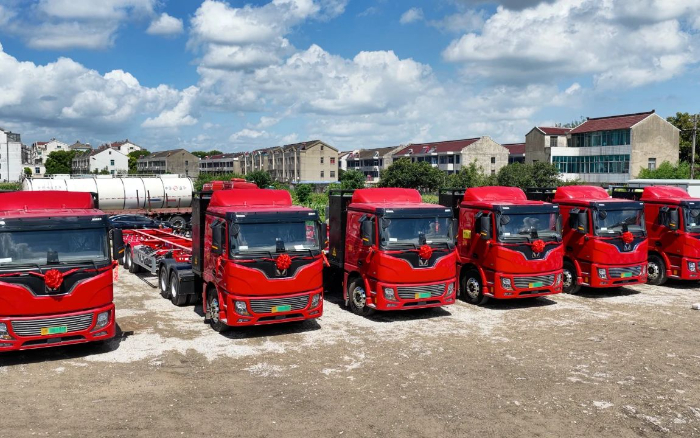 綠色物流再提速，徐工新能源牽引車批量入港！