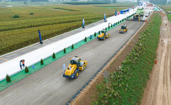 全場(chǎng)景智慧賦能，徐工水穩(wěn)層施工更便捷、更精準(zhǔn)！