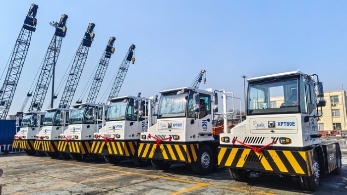 新車交付忙！徐工新能源重載牽引車以多維優(yōu)勢(shì)賦能大宗貨物智慧轉(zhuǎn)運(yùn)