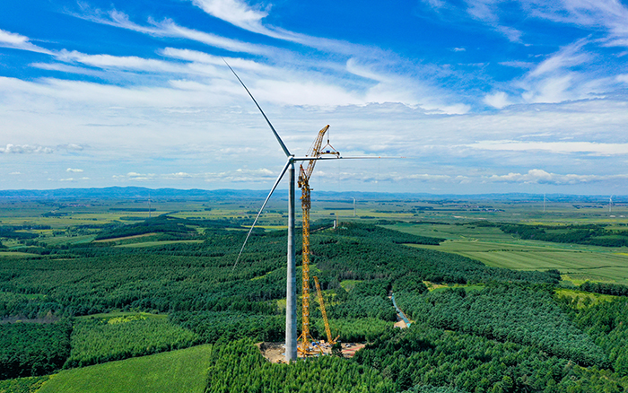 全球最高最大風(fēng)電動(dòng)臂塔機(jī)，首秀告捷！