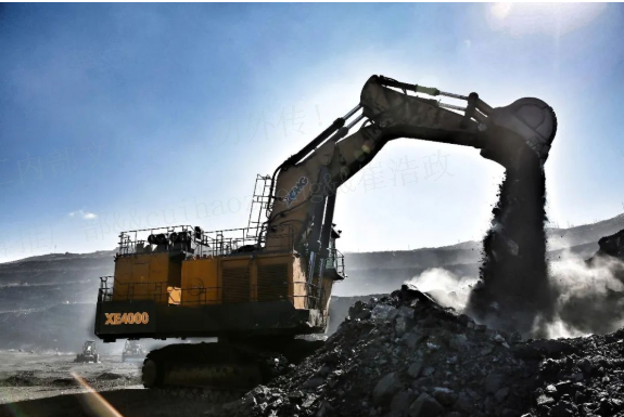 近5萬(wàn)小時(shí)高效出勤！徐工XE4000液壓鏟受礦區(qū)高度贊揚(yáng)！