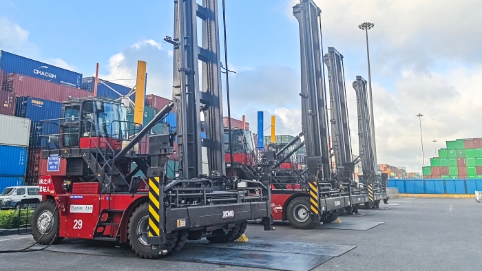 逐綠向新，東方大港涌動“徐工純電力量”！