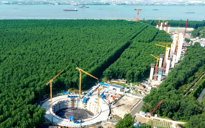 提前1個月！徐工金助力世界最大跨度橋梁錨碇封底