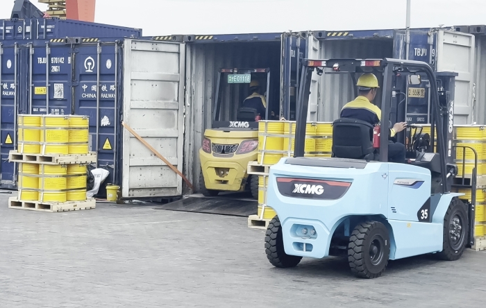 徐工雙系列叉車硬核助力！寧夏鐵路貨運(yùn)站跑出高效運(yùn)輸加速度