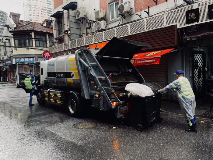 南京東路人流如織垃圾多？徐工XGH5120ZYSXBEV：輕松搞定！
