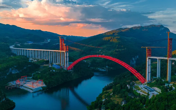 1834米，震撼合龍！ 徐工塔機助力中國再造世界級基建