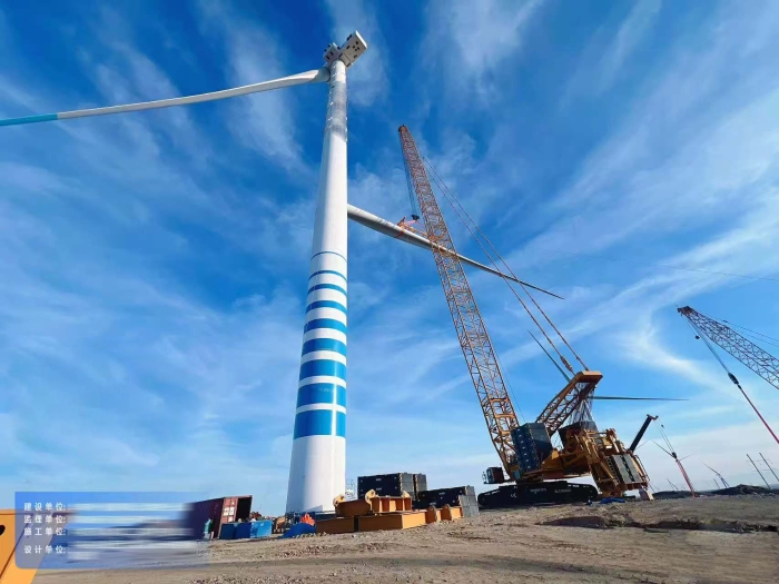 大國重器顯擔(dān)當(dāng)——XLC18000M征戰(zhàn)戈壁灘，125米高空精準(zhǔn)托起10兆瓦風(fēng)電巨擘！