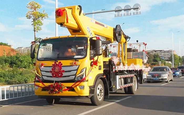 婚車(chē)新物種！徐工高空作業(yè)車(chē)見(jiàn)證“硬核浪漫”