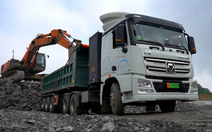 三次都選TA！徐工純電動牽引車助力西南砂石料運輸！