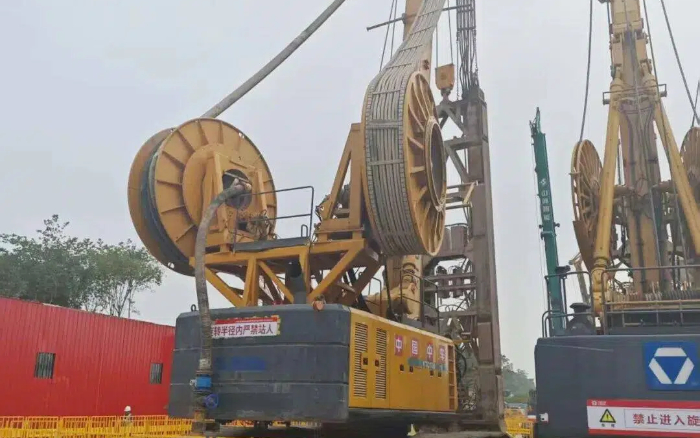 地質(zhì)無難題！徐工雙輪銑槽機助力區(qū)域基建按下 “加速鍵”