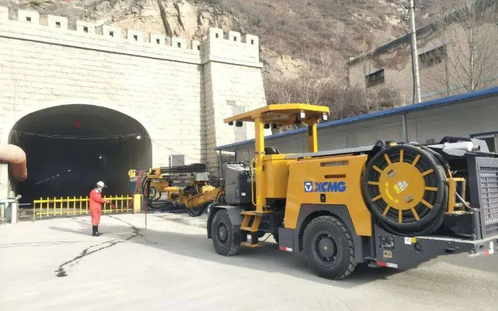 掘進(jìn)鐵礦！徐工掘進(jìn)鉆車硬核施工