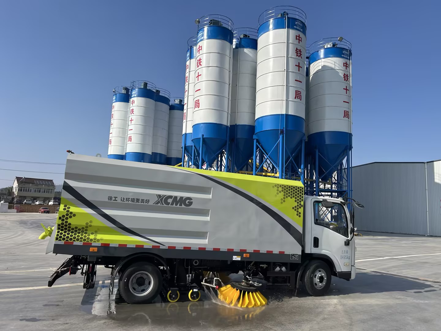 徐工8噸洗掃車“上崗”，助力合肥環(huán)境更美好