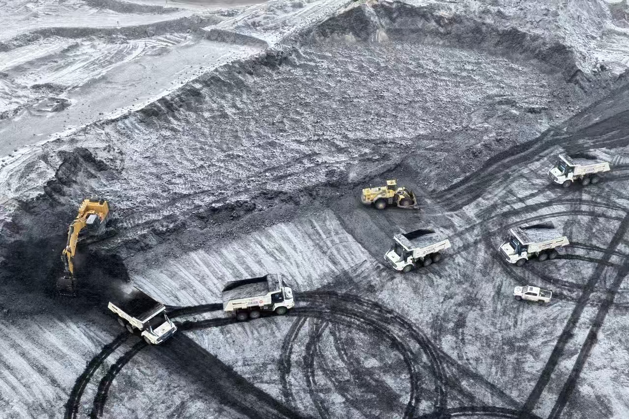 獲得成功！徐工無(wú)人純電礦卡在煤炭運(yùn)輸環(huán)節(jié)混行測(cè)試成效顯著