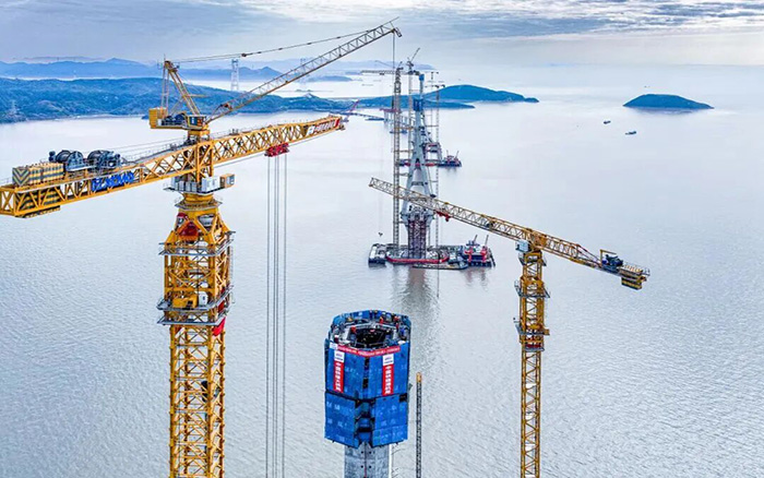 世界級跨海工程，雙主塔封頂