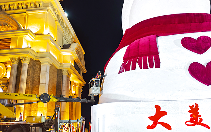 刷爆朋友圈的哈爾濱大雪寶，“空中造型師”是徐工高空作業(yè)車(chē)！