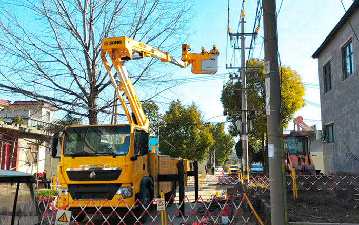 帶電作業(yè)“零打擾”！徐工GKJH18C絕緣斗臂車(chē)“護(hù)航”河南鄉(xiāng)村電網(wǎng)