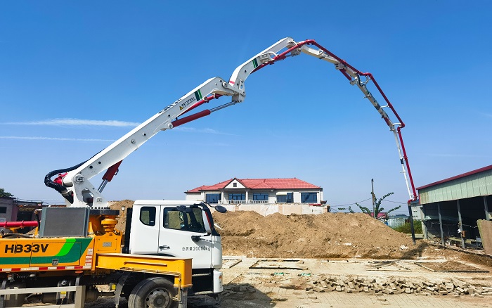 鐵臂擎筑新鄉(xiāng)村！徐工泵車(chē)“一臂到位”賦能滄州農(nóng)居煥新程