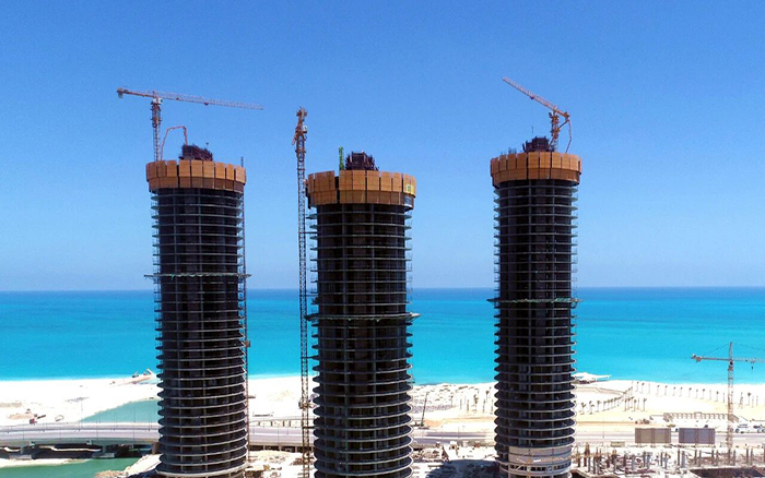 地中海岸，徐工塔機(jī)成群矗立！這畫(huà)面絕美～