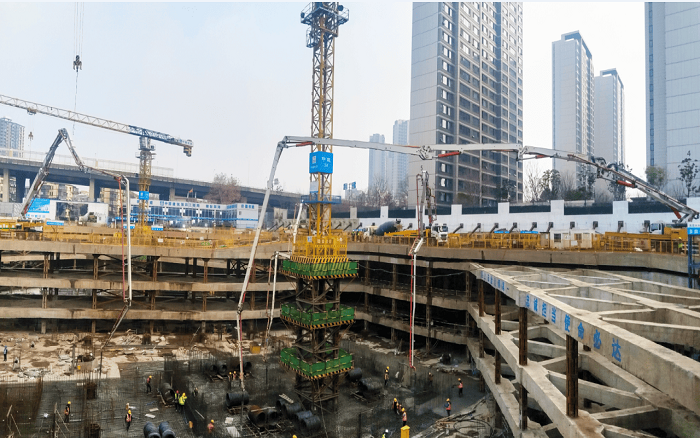 集結(jié)！徐工大米數(shù)泵車(chē)齊力共筑通信研發(fā)基地