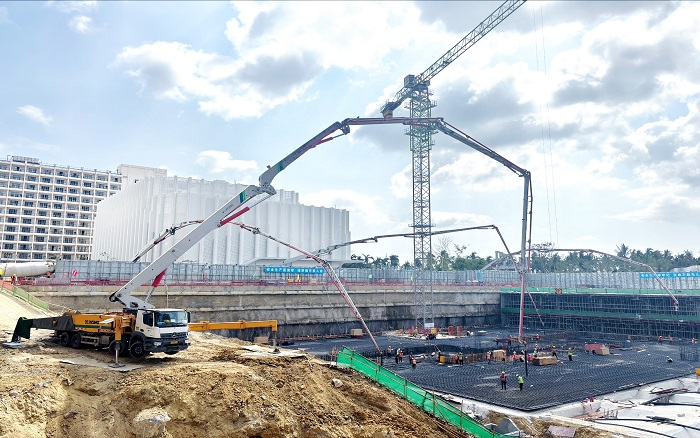 火力全開(kāi)！萬(wàn)方混凝土澆筑海南新地標(biāo)！