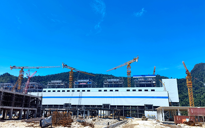 硬核實(shí)力！徐工超大塔機(jī)批量助建印尼礦業(yè)項(xiàng)目
